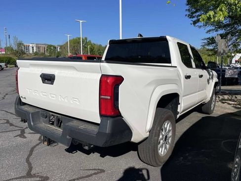 Used 2025 Toyota Tacoma SR AWD/4WD image 4