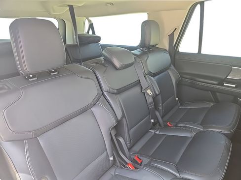 Used 2025 Ford Expedition Max Platinum AWD/4WD image 25