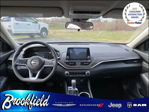 Used 2024 Nissan Altima 2.5 SV image 14