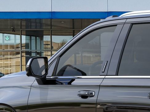 New 2025 Chevrolet Suburban Premier AWD/4WD image 13