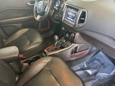 Used 2019 Jeep Compass Trailhawk w/ Leather Interior Group AWD/4WD image 16