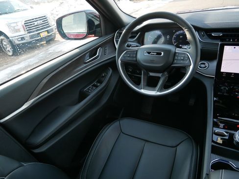 New 2025 Jeep Grand Cherokee L Limited w/ Black Appearance Package image 9