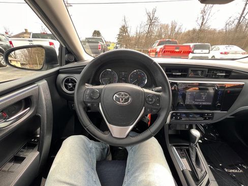 Used 2019 Toyota Corolla SE w/ Carpet Mat Package (TMS) image 19