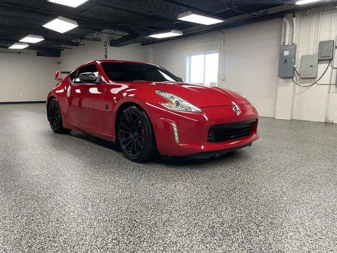 Used 2014 Nissan 370Z Touring w/ Sport Package RWD image 3