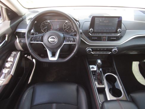 Used 2025 Nissan Altima 2.5 SR FWD image 15