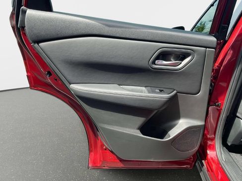 Used 2026 Nissan Rogue SV FWD image 14