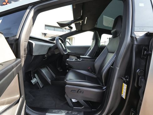 Used 2025 Tesla Cybertruck AWD Crew Cab image 29
