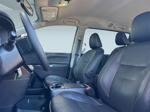 Used 2017 Toyota Sienna SE FWD image 5