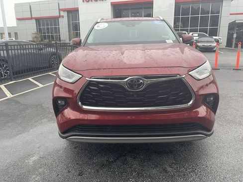 Used 2022 Toyota Highlander Platinum FWD image 3