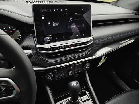 New 2026 Jeep Compass Latitude image 18