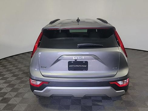 Used 2023 Kia Niro EX FWD image 5