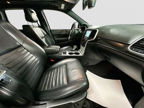 Used 2018 Jeep Grand Cherokee Limited image 30