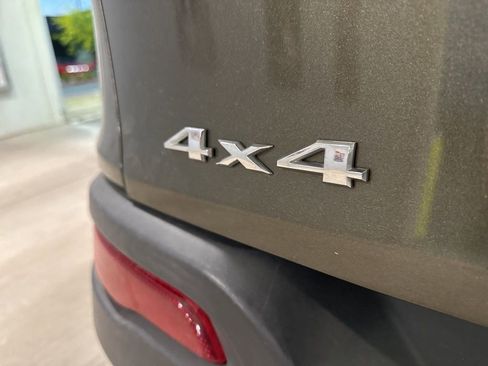 Used 2016 Jeep Cherokee Latitude w/ Cold Weather Group image 8