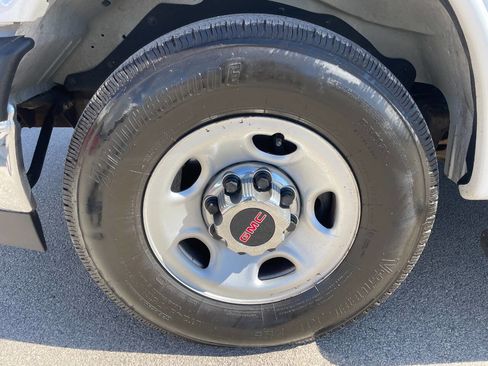 Used 2023 GMC Savana 3500 LS w/ Chrome Appearance Package image 14