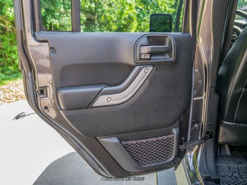 Used 2016 Jeep Wrangler Unlimited Rubicon w/ Connectivity Group image 39