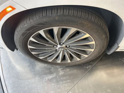 Used 2023 Hyundai Palisade Calligraphy image 16