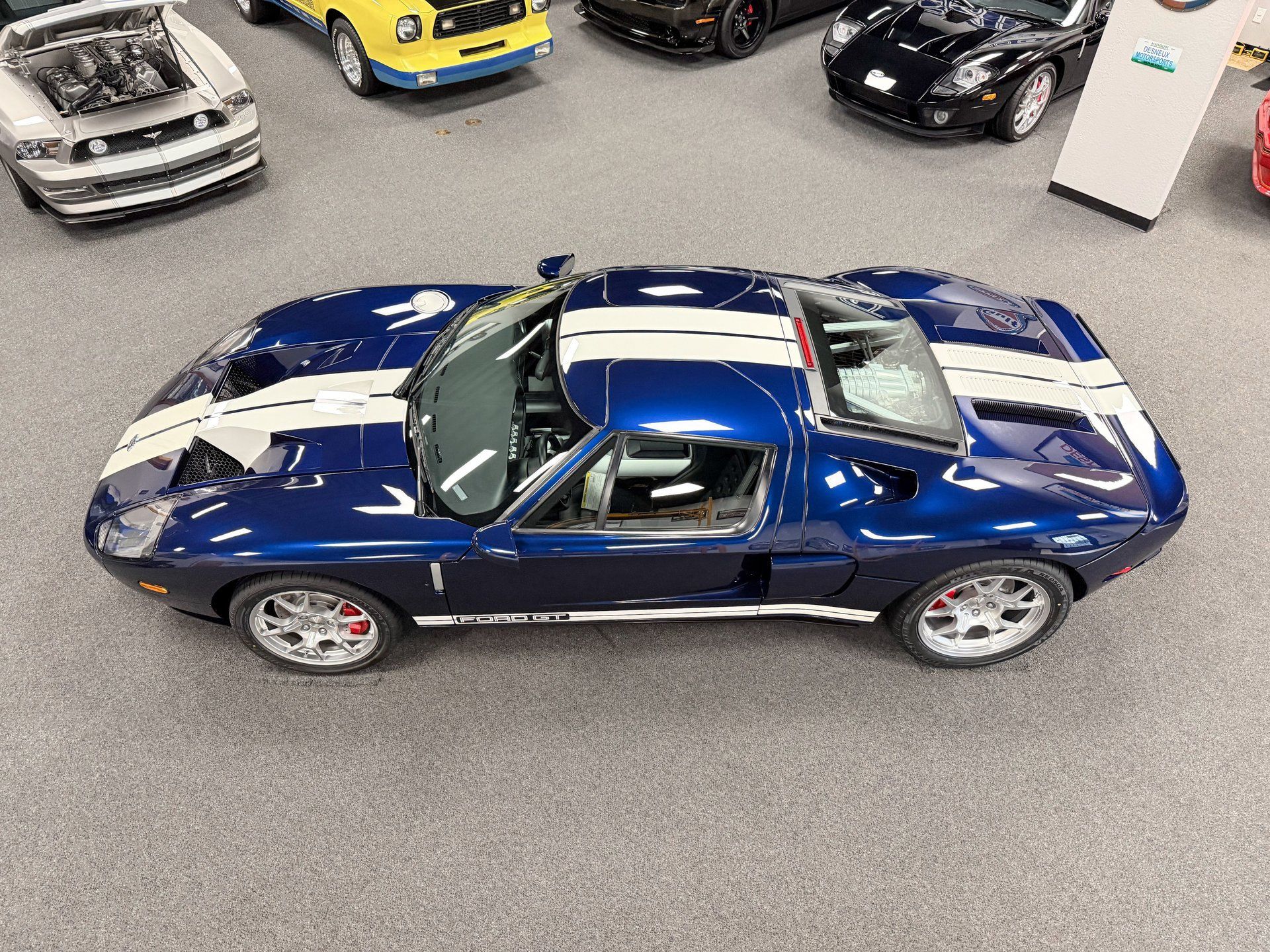 Used 2006 Ford GT RWD image 9