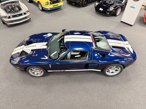 Used 2006 Ford GT RWD image 9