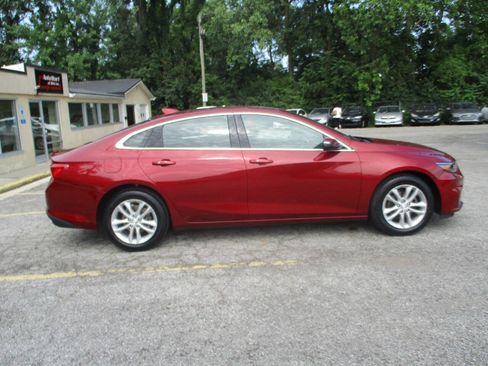 Used 2018 Chevrolet Malibu LT w/ Driver Confidence Package FWD image 10
