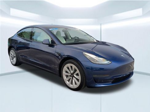 Used 2023 Tesla Model 3 Standard Range RWD image 3