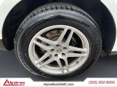 Used 2018 Porsche Macan AWD/4WD image 14