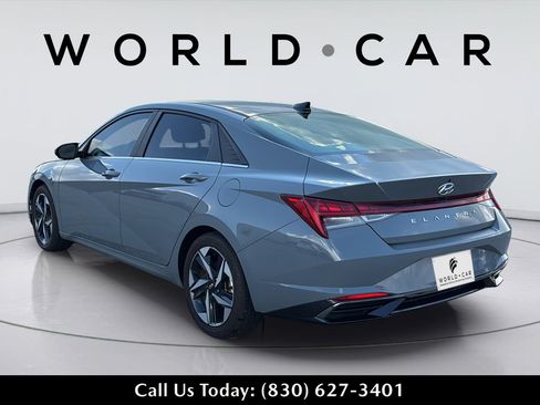 Used 2022 Hyundai Elantra SEL w/ Convenience + Premium Package FWD image 6