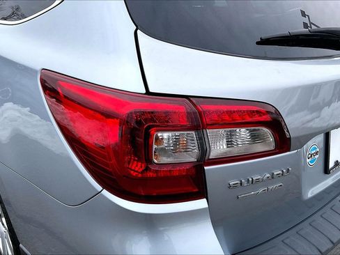 Used 2017 Subaru Outback 2.5i Premium image 26