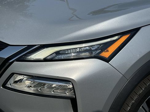 Used 2023 Nissan Rogue SV FWD image 11