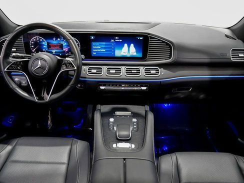 Used 2024 Mercedes-Benz GLS 450 4MATIC image 12