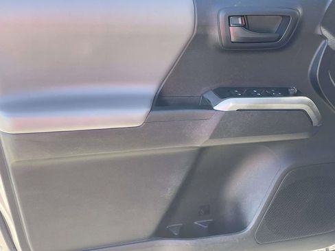 Used 2020 Toyota Tacoma SR5 image 13