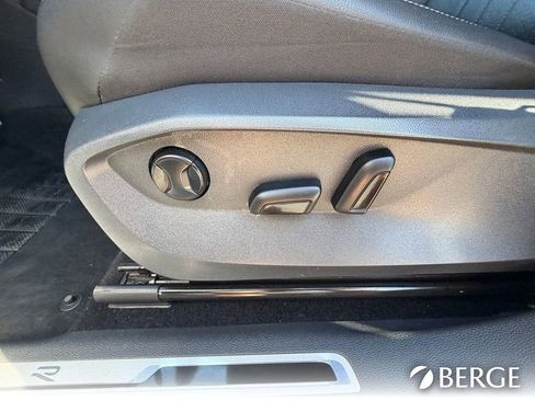 Used 2022 Volkswagen Tiguan SE R-Line image 18