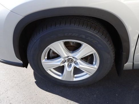 Used 2020 Toyota Highlander L image 13