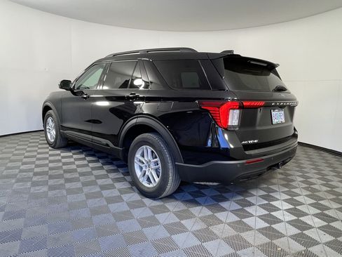 Used 2026 Ford Explorer Active AWD/4WD image 3