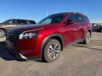Used 2024 Nissan Pathfinder SL w/ Black Appearance Package