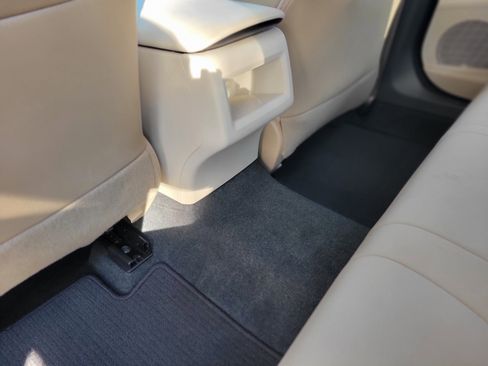 Used 2018 Toyota Camry LE image 33