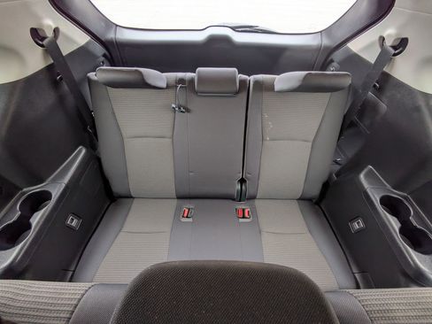 Used 2023 Toyota Highlander LE AWD/4WD image 16