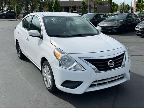 Used 2018 Nissan Versa SV FWD image 7