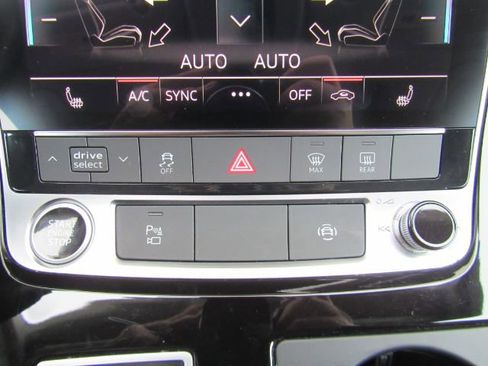 Used 2022 Audi Q8 Premium image 48