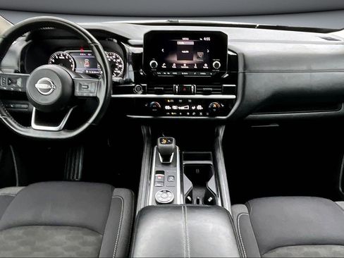 Used 2024 Nissan Pathfinder SV image 7