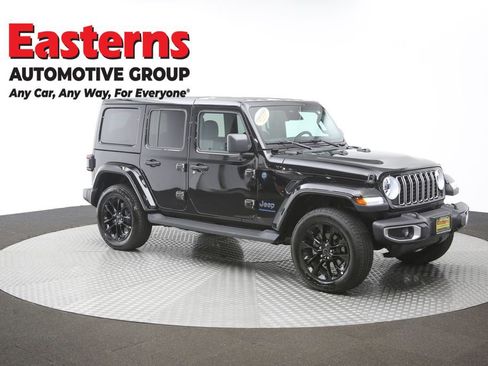 Used 2025 Jeep Wrangler Unlimited Sahara AWD/4WD image 44
