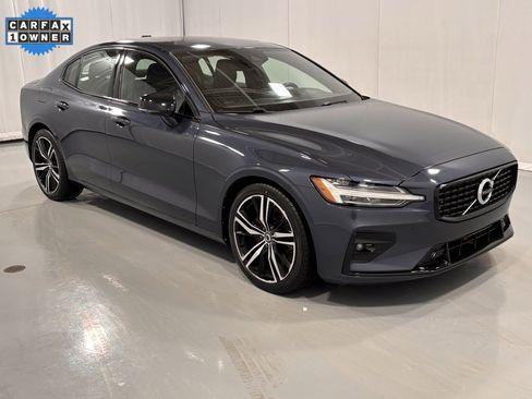 Used 2021 Volvo S60 T6 R-Design image 4