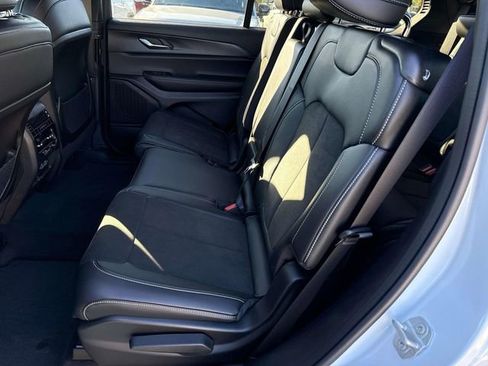 New 2025 Jeep Grand Cherokee L Altitude image 8