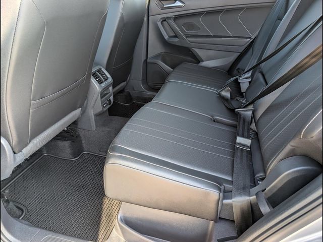 Used 2024 Volkswagen Tiguan SE R-Line AWD/4WD image 10