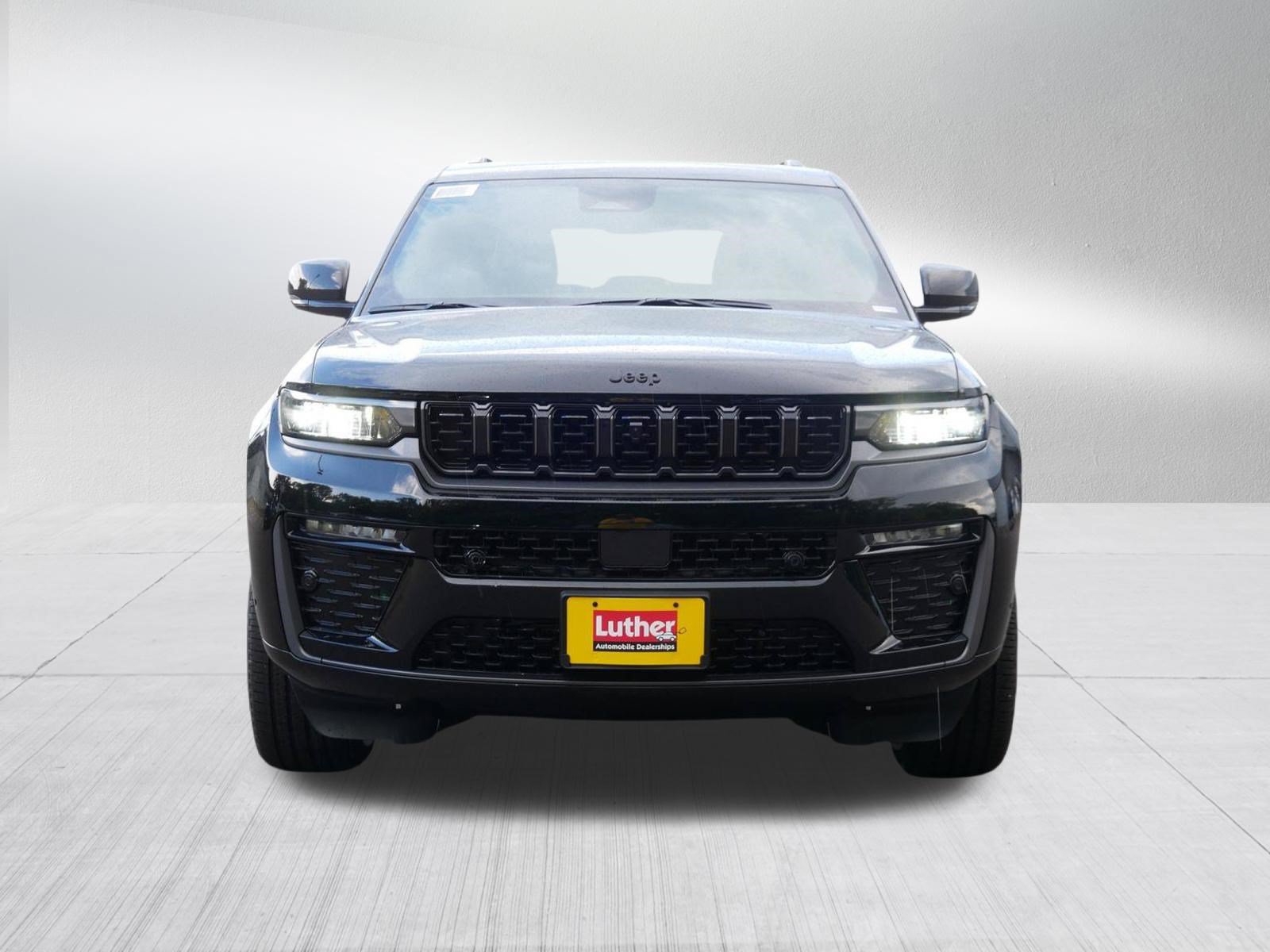 New 2027 Jeep Grand Cherokee Limited AWD/4WD image 2