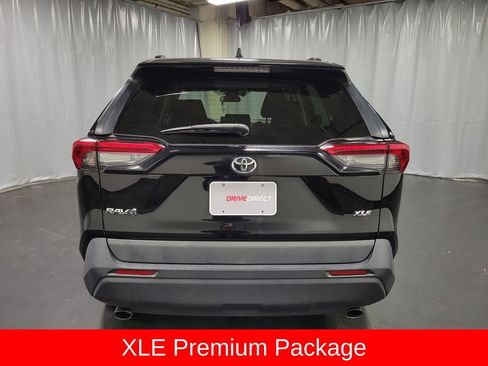 Used 2019 Toyota RAV4 XLE Premium image 7