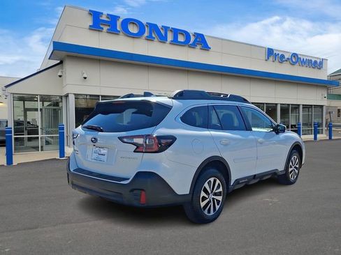 Used 2022 Subaru Outback Premium image 4