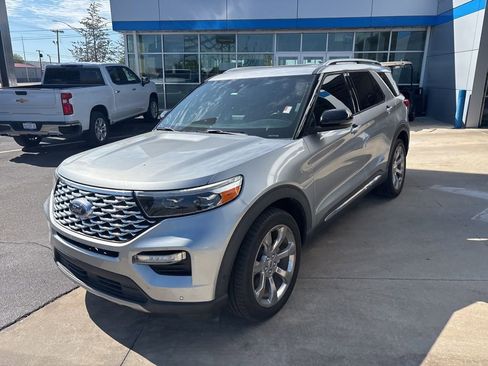 Used 2020 Ford Explorer Platinum w/ Premium Technology Package AWD/4WD image 2
