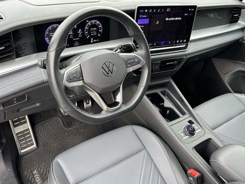 Certified 2025 Volkswagen Tiguan SE R-Line AWD/4WD image 10