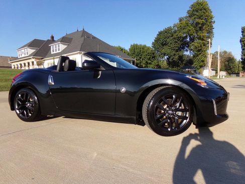 Used 2019 Nissan 370Z Roadster image 4