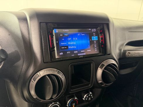 Used 2018 Jeep Wrangler Unlimited Sport AWD/4WD image 13